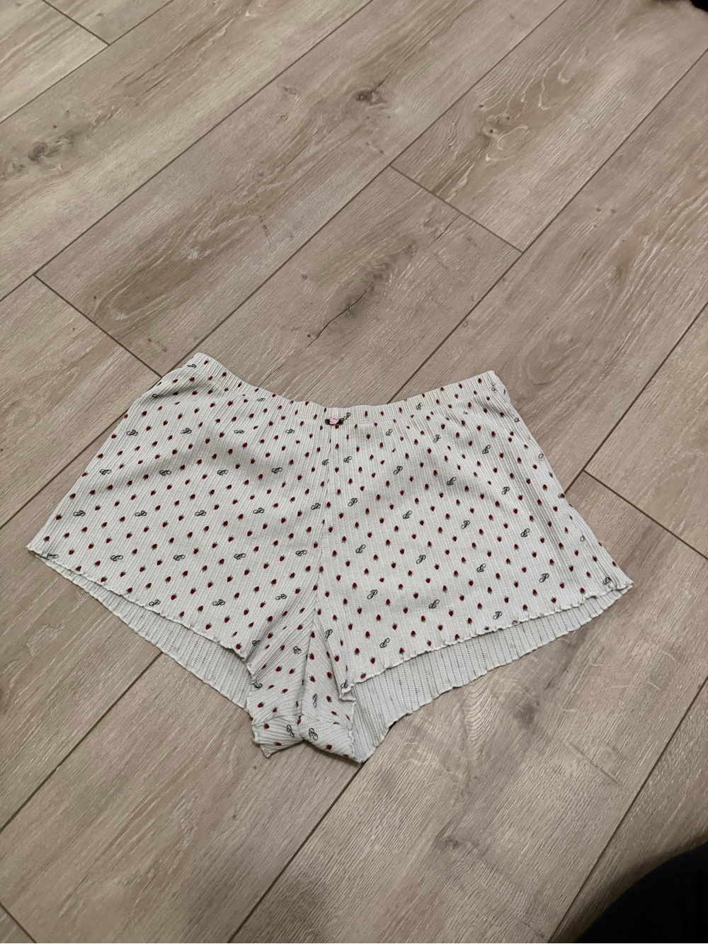 PINK Victoria's Secret White Lounge Skort with Red Heart Print